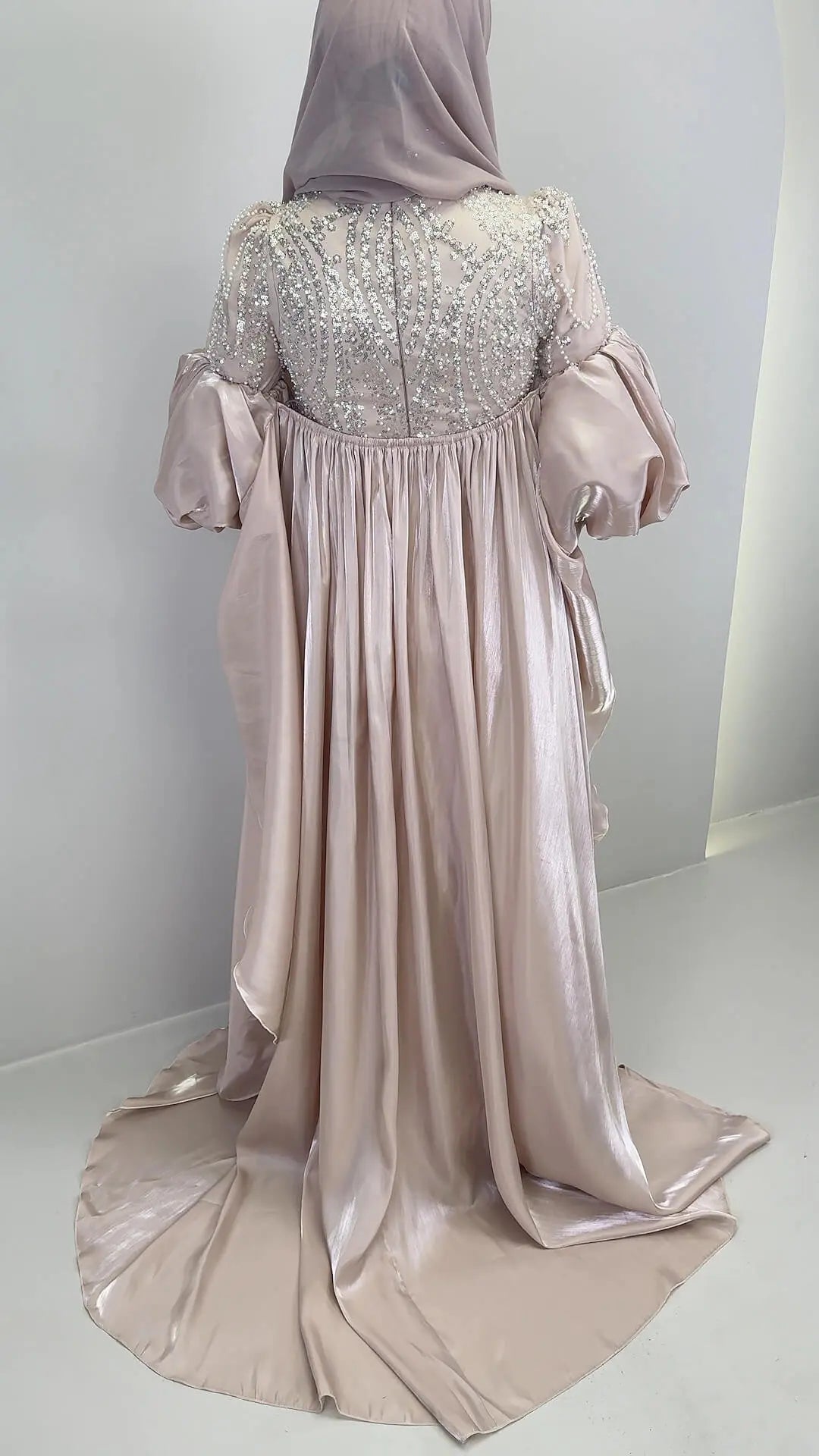 Robe de soirée Tias Beige