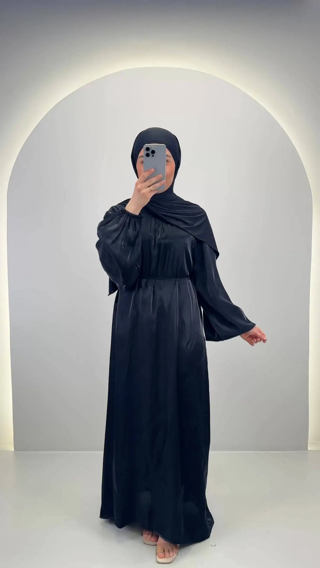 <tc>S</tc>je<tc>m</tc>l'Abaya <tc>S</tc>noir