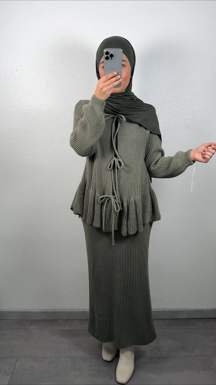 <tc>M</tc>erry outfit khaki