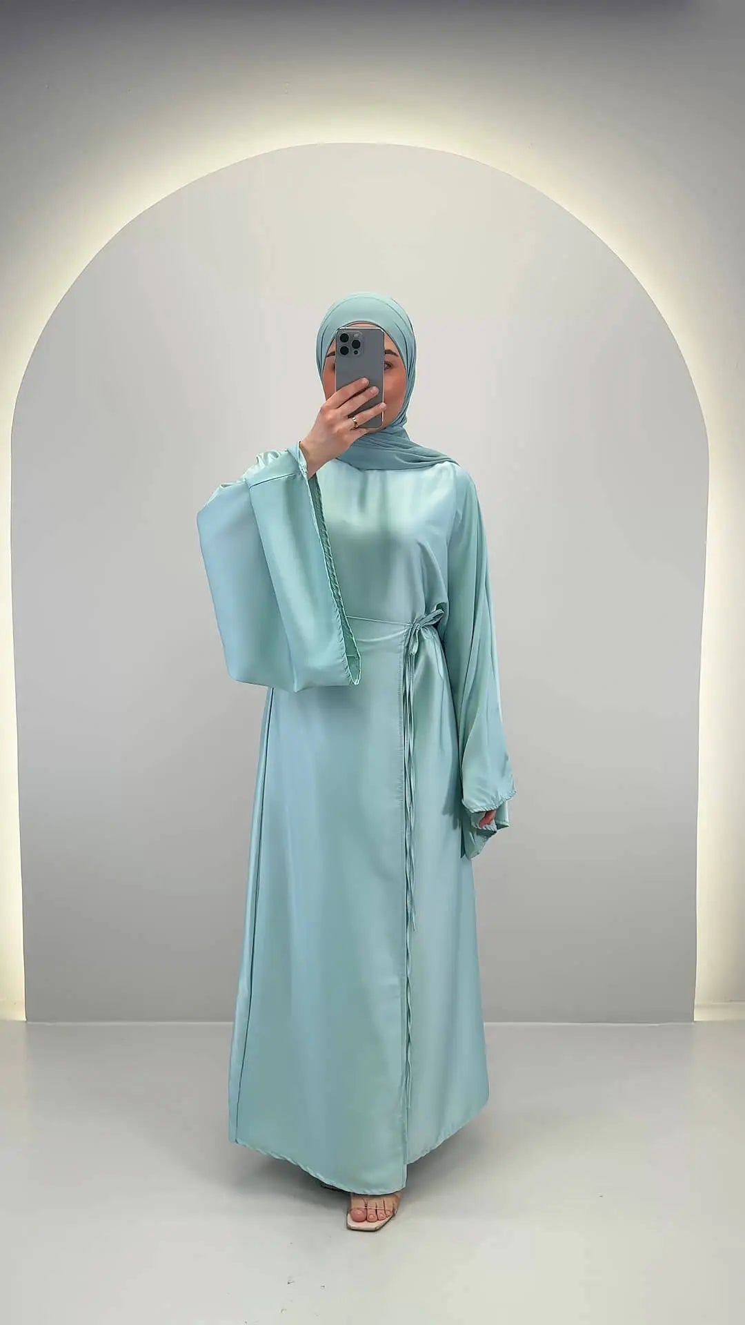 Nesa Abaya Mint