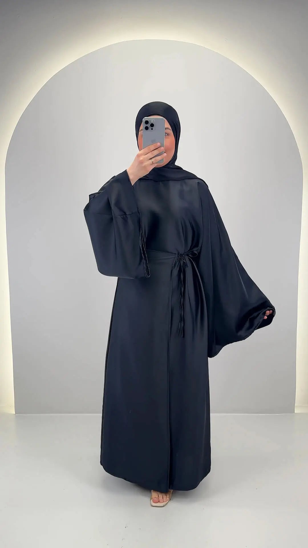 Nesa Abaya Schwarz