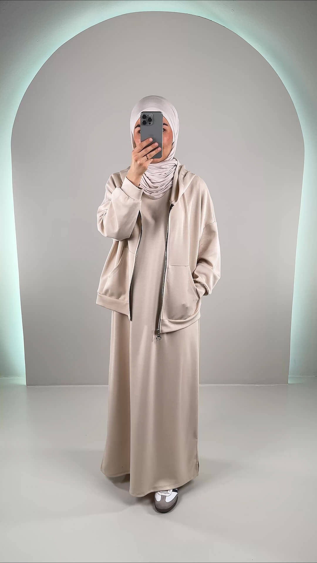 Oniya Kleid Beige